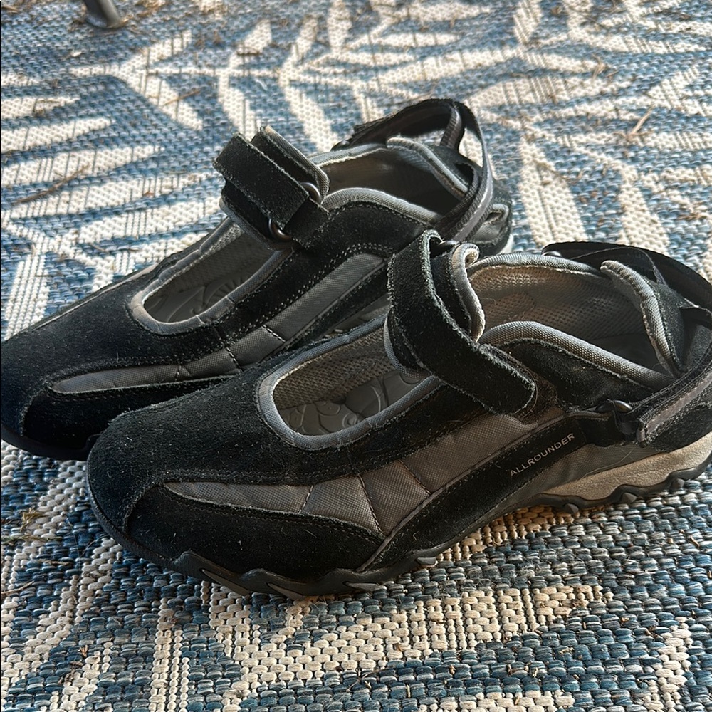 Woman’s Black Shoes